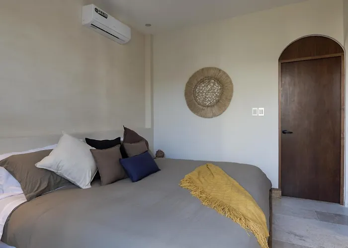 Divine House With Private Roof And Pool Only 1km From The