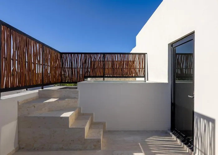 Divine House With Private Roof And Pool Only 1km From The